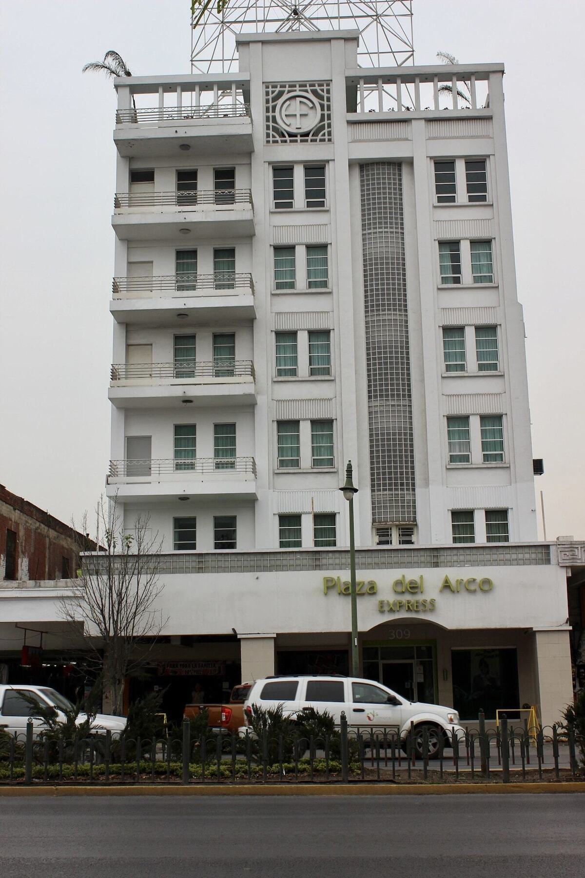 Hotel Plaza Del Arco Express Monterrey Exterior photo